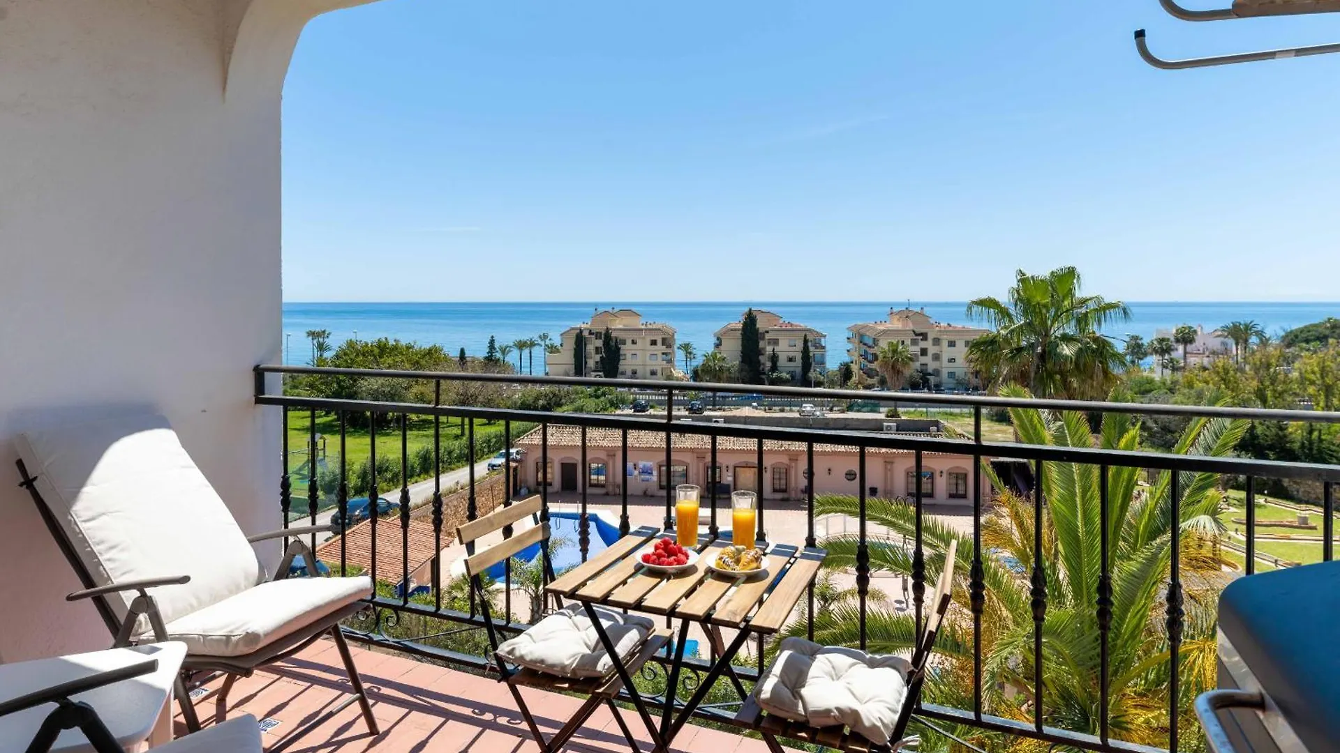 Prime Location! Few Minutes Walk To The Beach MIJAS COSTA Apartment