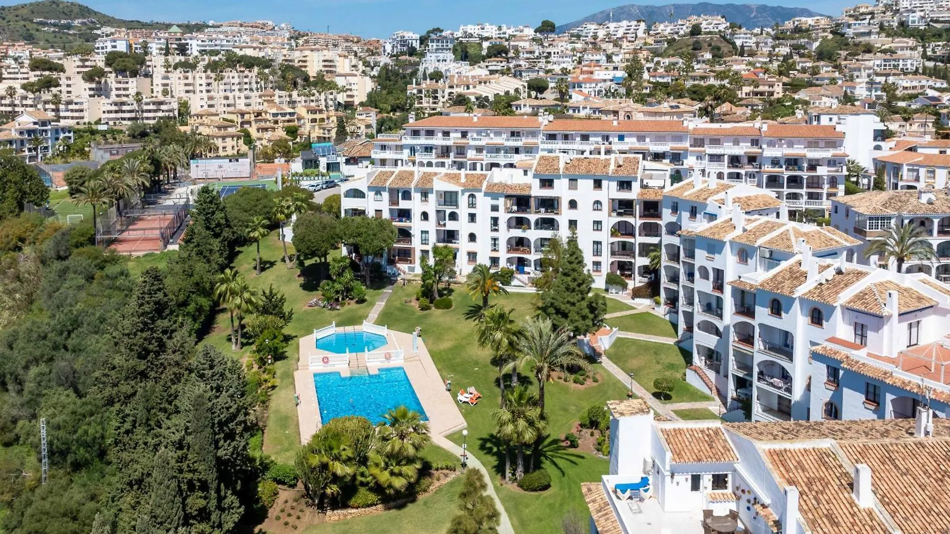 Prime Location! Few Minutes Walk To The Beach MIJAS COSTA 0*,