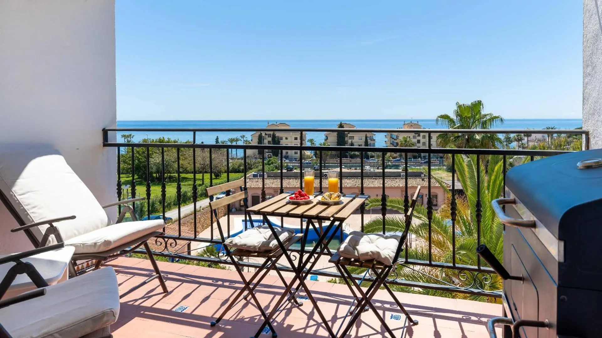 Prime Location! Few Minutes Walk To The Beach MIJAS COSTA 0*,  Ισπανία